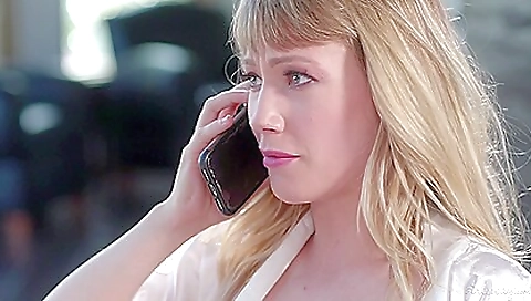 Two blondes get dirty with each other