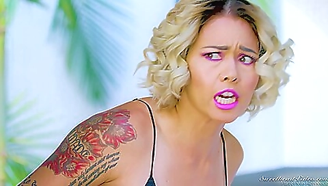 Shemal bushes with a milf Shemal bushes with a milf